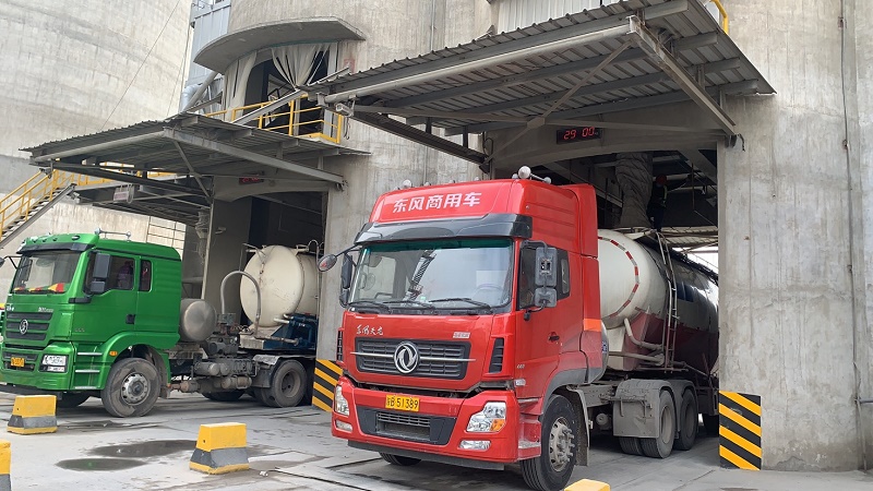 開工！生態(tài)水泥公司春節(jié)第一車水泥順利出廠