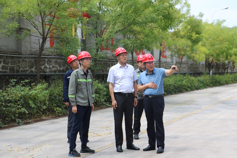 強(qiáng)管理 激活力 提質(zhì)效 拓市場——陜西建材科技公司黨委書記、董事長張超暉深入黃陵公司檢查指導(dǎo)工作