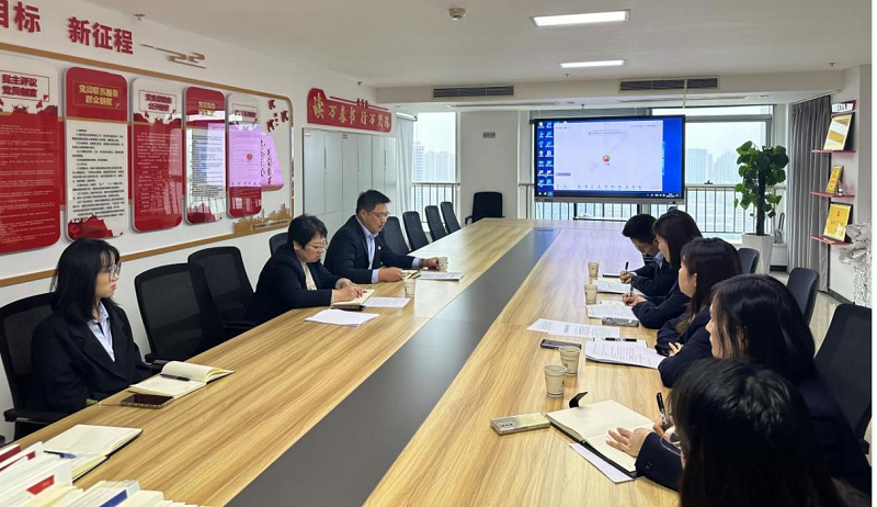 陜西建材科技公司安全環(huán)保監(jiān)察部、人力資源部組織開展在“‘兩強三講四比’中開展以‘三問三省’為基，‘六個是否’為本，‘八個聚焦’為要，推動公司高質(zhì)量發(fā)展”大討論
