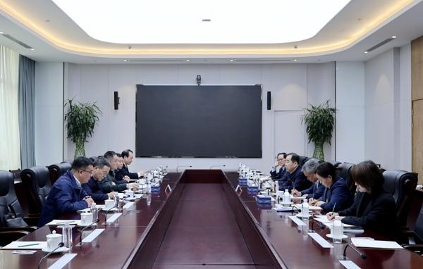 省發(fā)展改革委副主任、能源局局長(zhǎng)何鐘一行到陜煤集團(tuán)調(diào)研穩(wěn)增長(zhǎng)工作