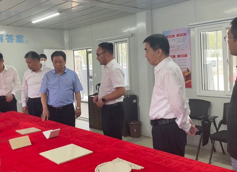省人大常委會(huì)副主任、渭南市委書記樊維斌一行到龍門綠碳公司調(diào)研指導(dǎo)